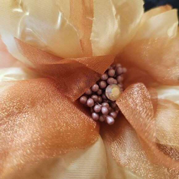 Hat flowers clip on bubdle if 3 artificial floral headpieces hair accessories - Picture 5 of 7